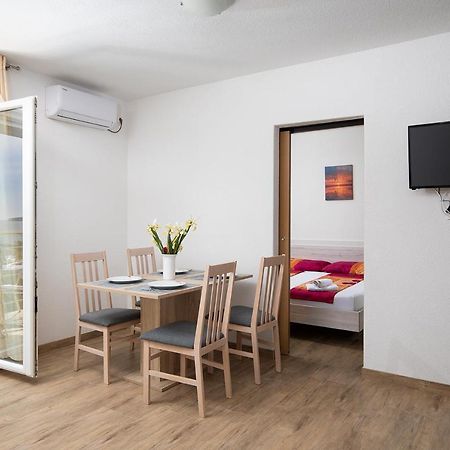 Apartmani Mirna Luka Pomer Bagian luar foto