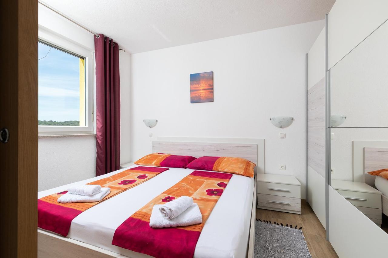 Apartmani Mirna Luka Pomer Bagian luar foto