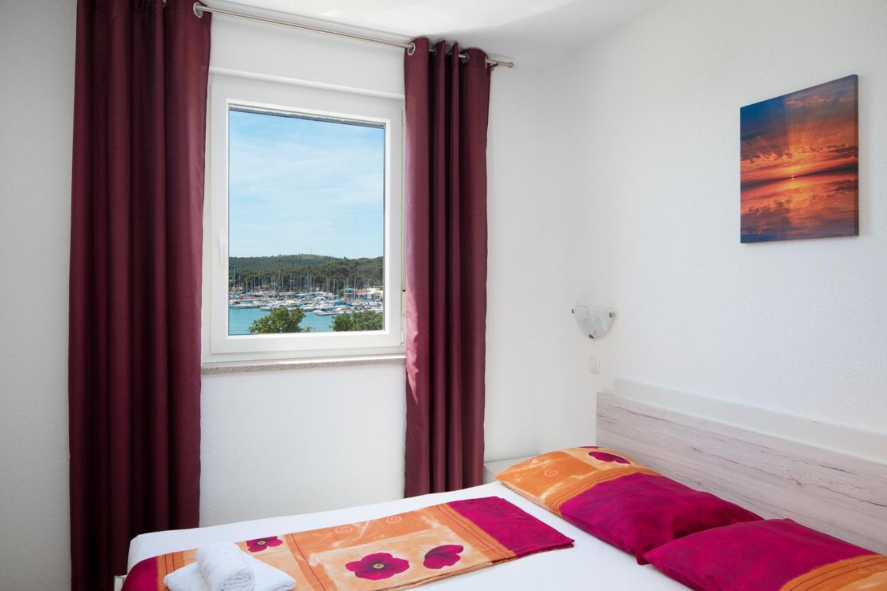 Apartmani Mirna Luka Pomer Bagian luar foto
