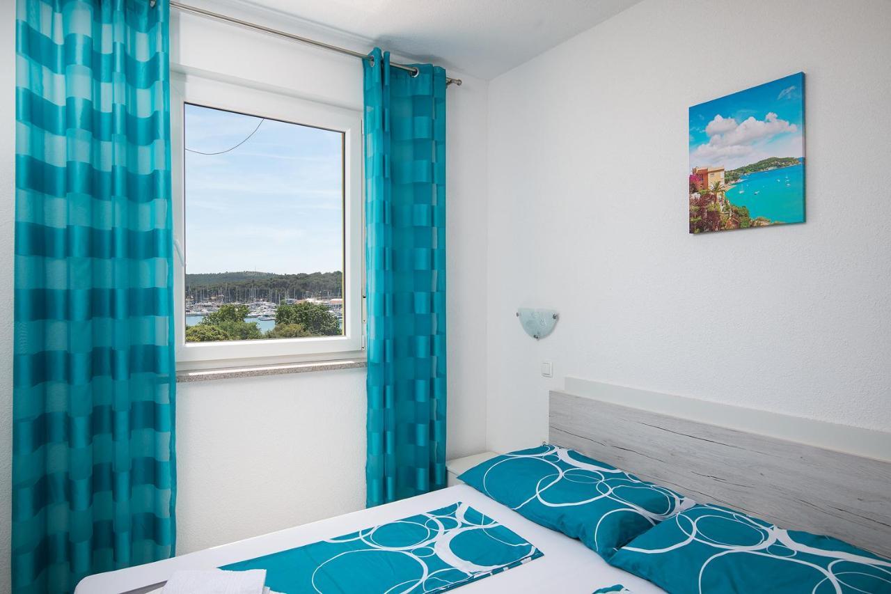 Apartmani Mirna Luka Pomer Bagian luar foto