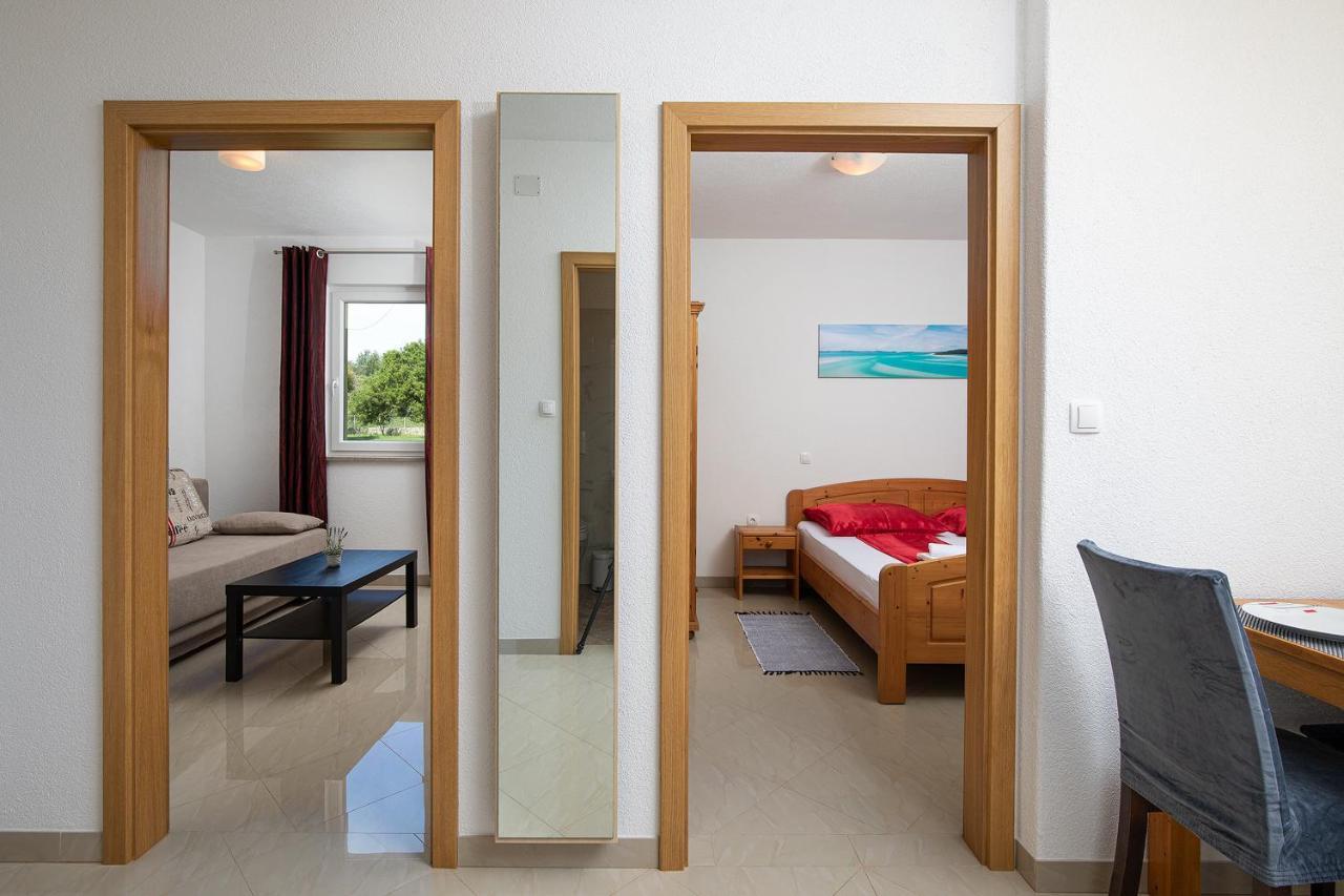 Apartmani Mirna Luka Pomer Bagian luar foto