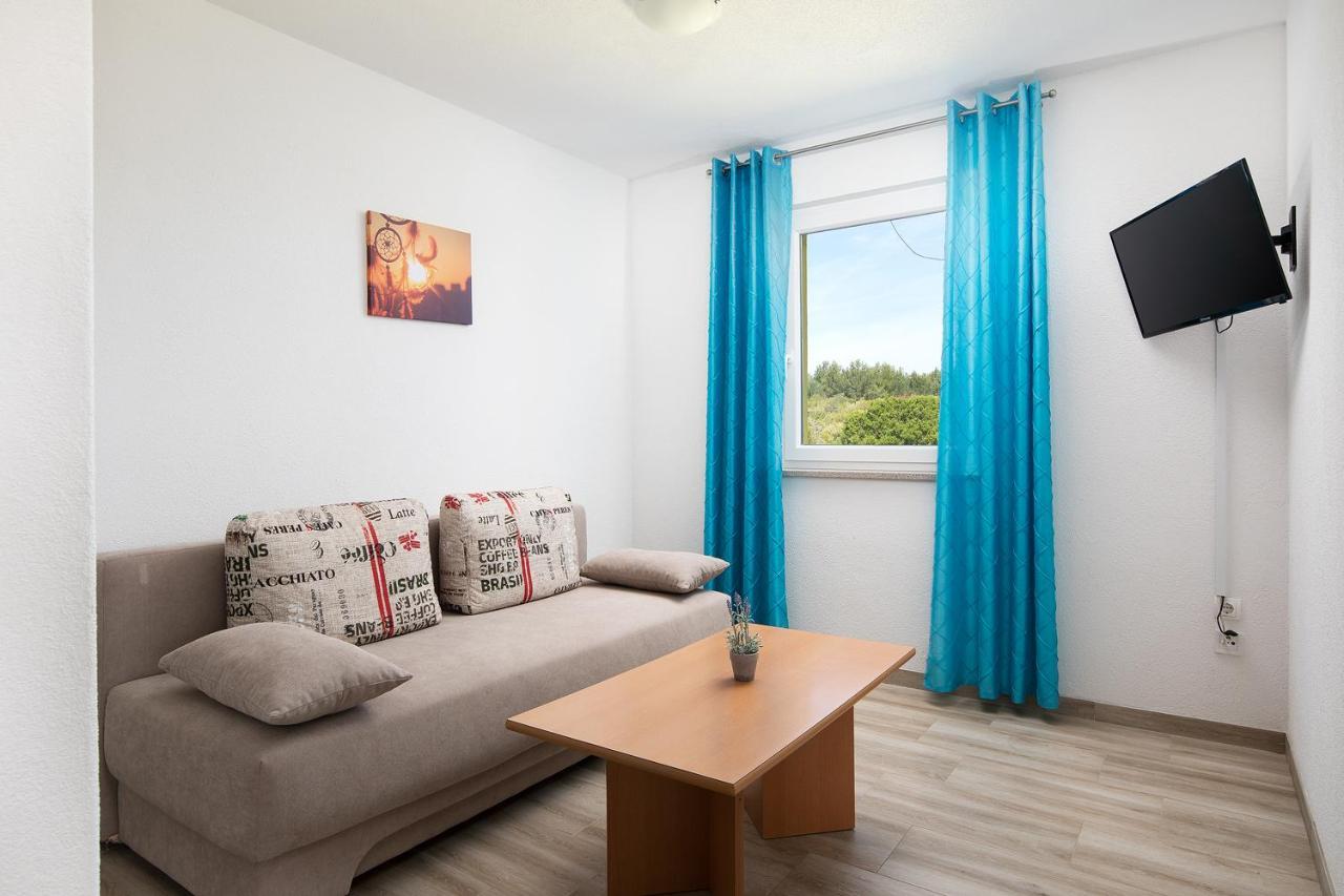 Apartmani Mirna Luka Pomer Bagian luar foto