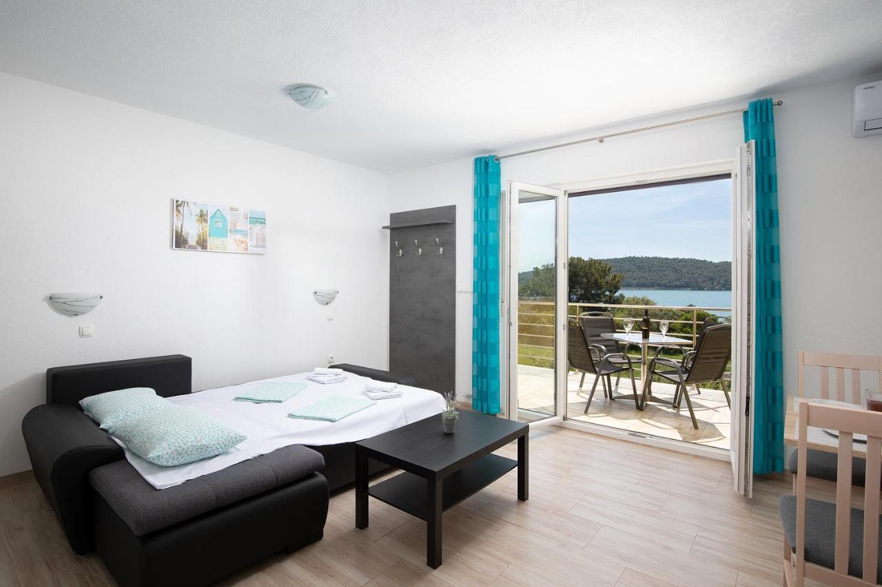 Apartmani Mirna Luka Pomer Bagian luar foto