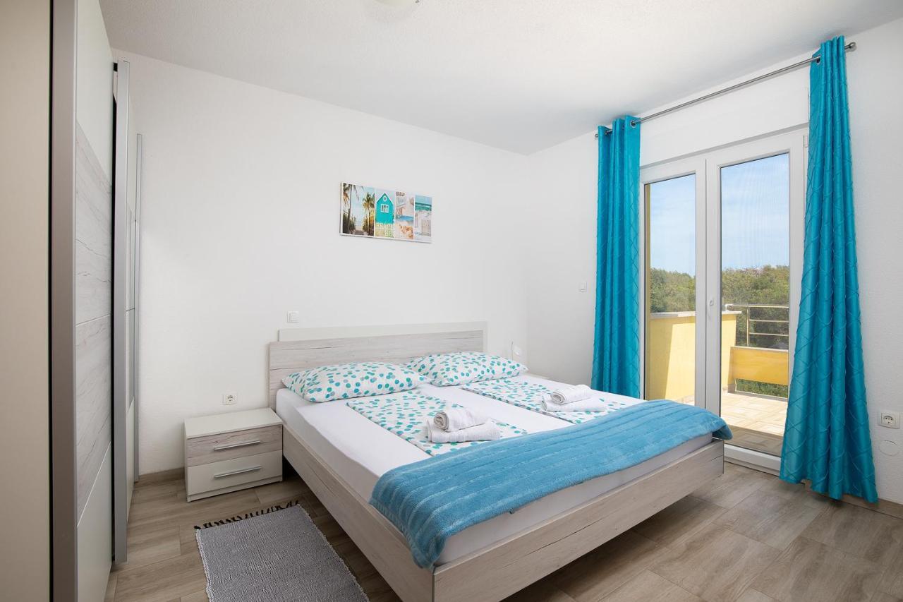 Apartmani Mirna Luka Pomer Bagian luar foto