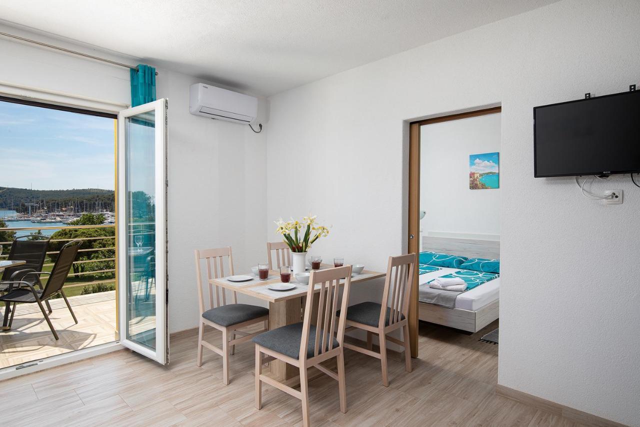Apartmani Mirna Luka Pomer Bagian luar foto