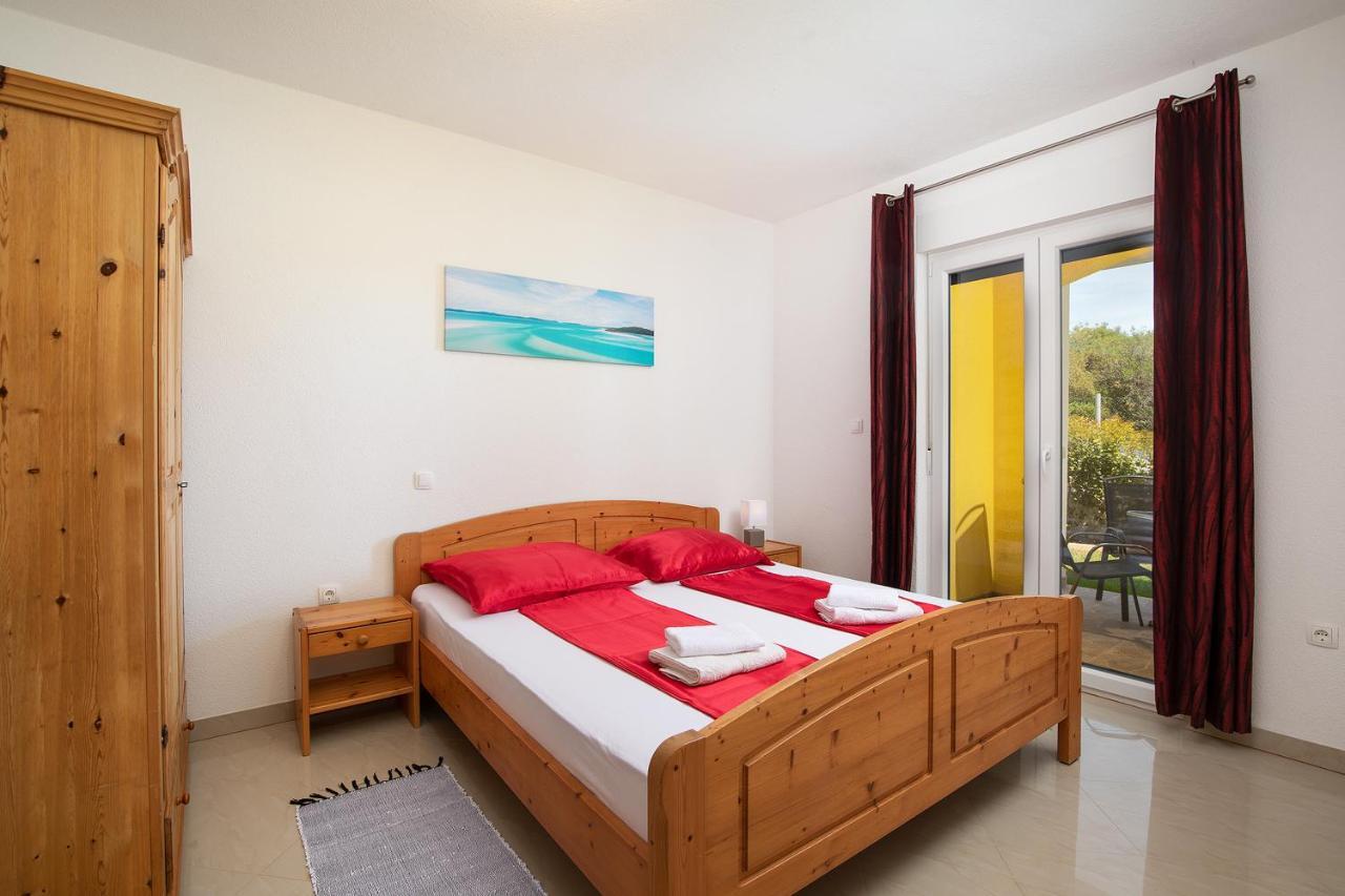Apartmani Mirna Luka Pomer Bagian luar foto