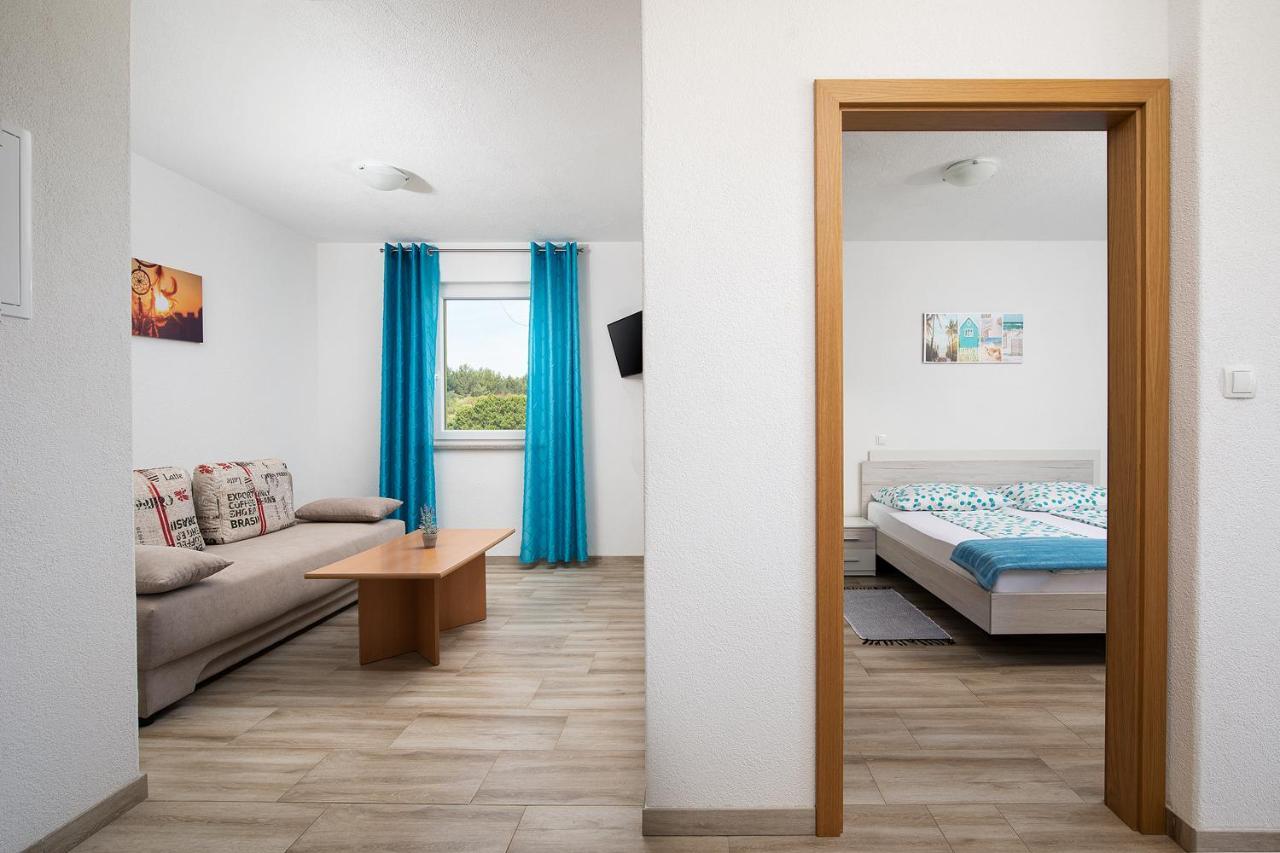 Apartmani Mirna Luka Pomer Bagian luar foto