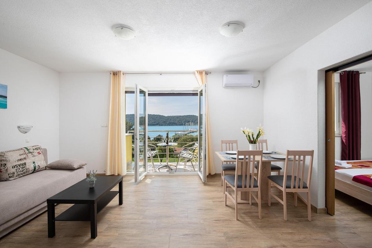 Apartmani Mirna Luka Pomer Bagian luar foto