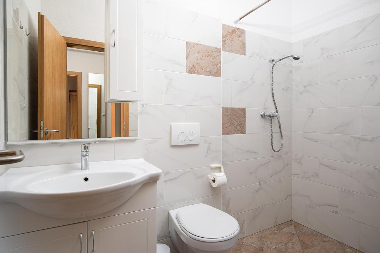 Apartmani Mirna Luka Pomer Bagian luar foto